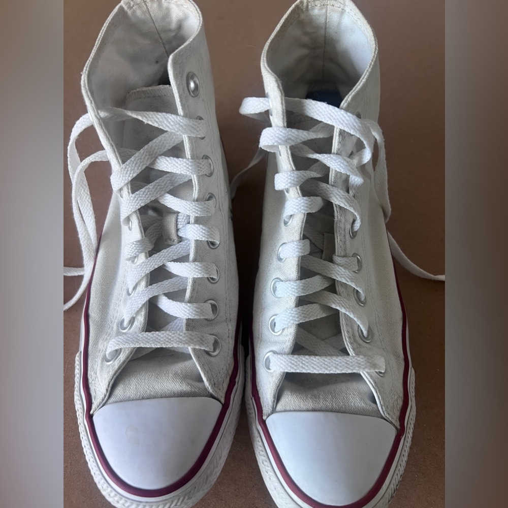 Preowned White Converse High Tops, Mens 7.5/Womens 9.5